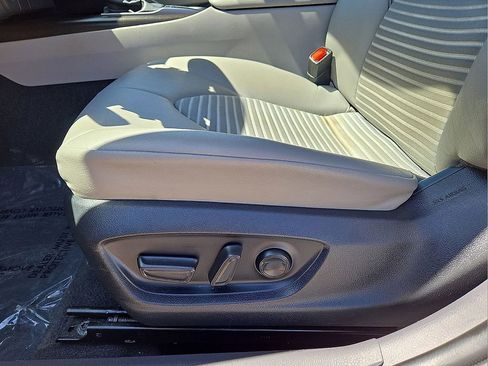 Used 2024 Toyota Camry SE w/ Convenience Package image 21