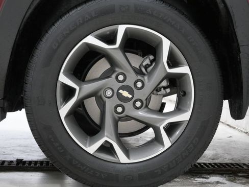 Used 2024 Chevrolet Trax LT w/ Driver Confidence Package FWD image 9