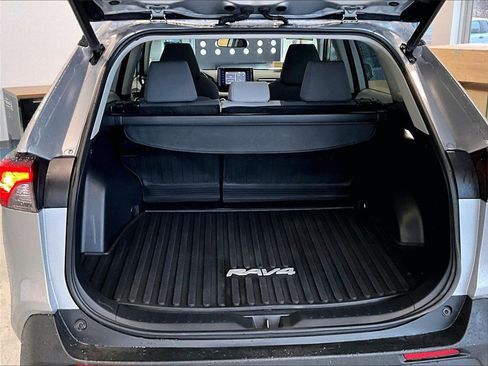 Used 2022 Toyota RAV4 XLE image 34