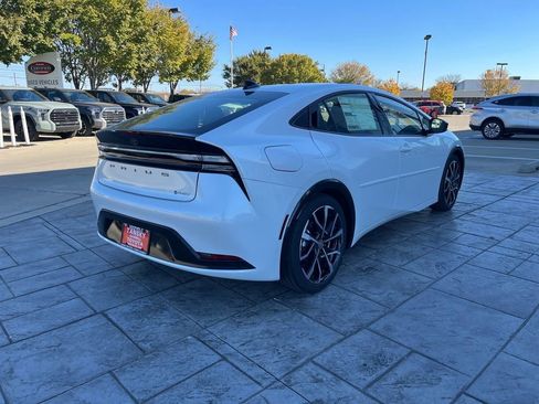 New 2026 Toyota Prius Plug-In Hybrid image 5