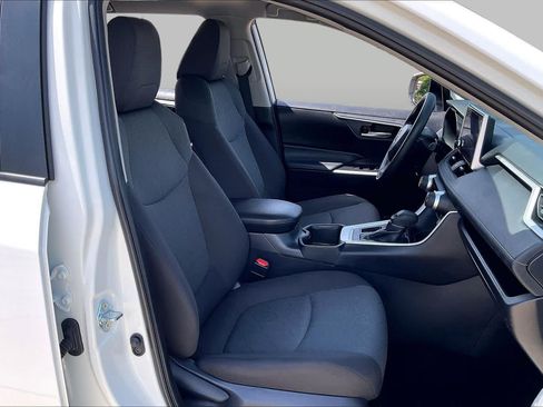 Used 2025 Toyota RAV4 XLE FWD image 9