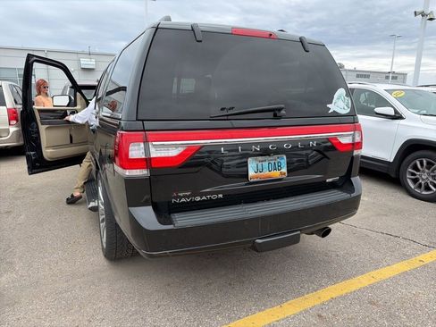 Used 2015 Lincoln Navigator 4WD w/ Equipment Group 101A Reserve image 7