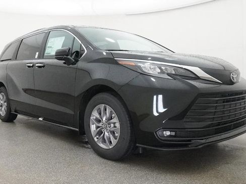 New 2026 Toyota Sienna XLE FWD image 13