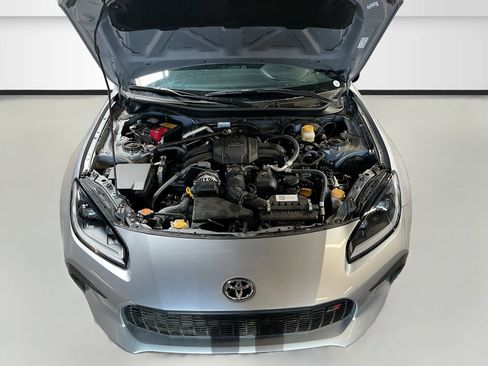 Used 2025 Toyota GR86 w/ ALL Weather Mat Package (TMS) RWD image 28