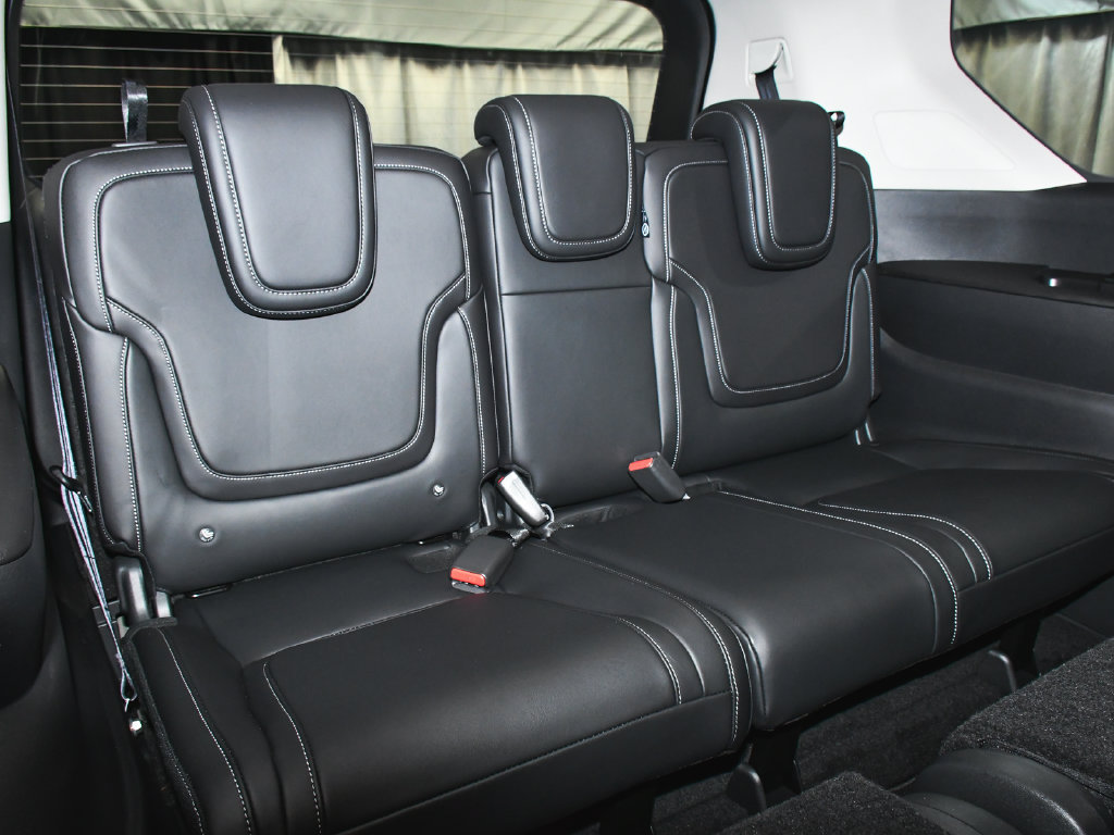 Used 2025 Nissan Armada SV AWD/4WD image 47