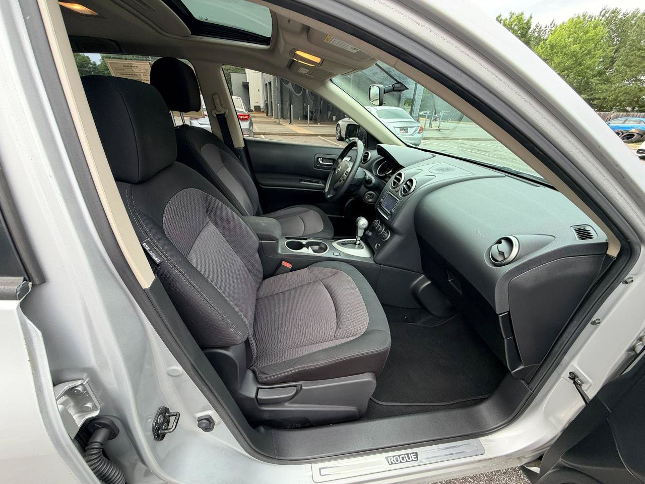 Used 2013 Nissan Rogue SV w/ Premium Pkg FWD image 16