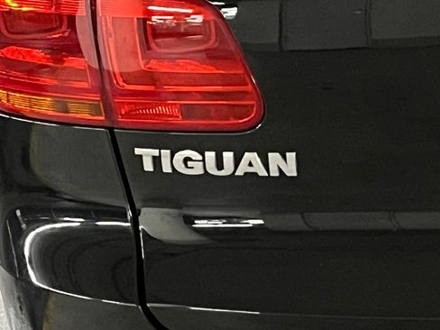 Used 2018 Volkswagen Tiguan Limited w/ Premium Package FWD image 32