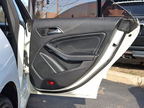 Used 2014 Mercedes-Benz CLA 250 4MATIC image 32
