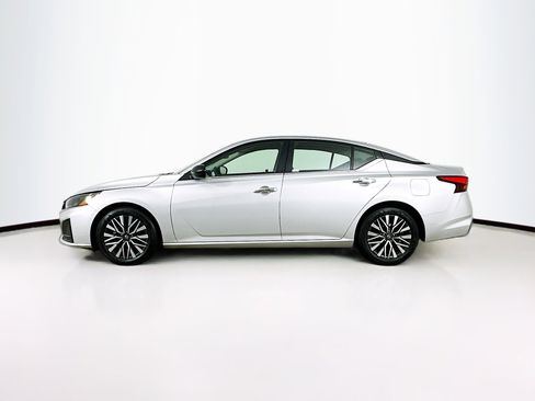 Used 2024 Nissan Altima 2.5 SV image 4
