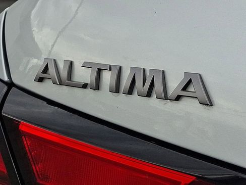 Used 2025 Nissan Altima 2.5 SV image 30