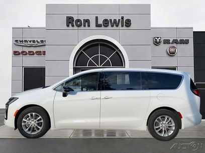 New 2027 Chrysler Pacifica Select