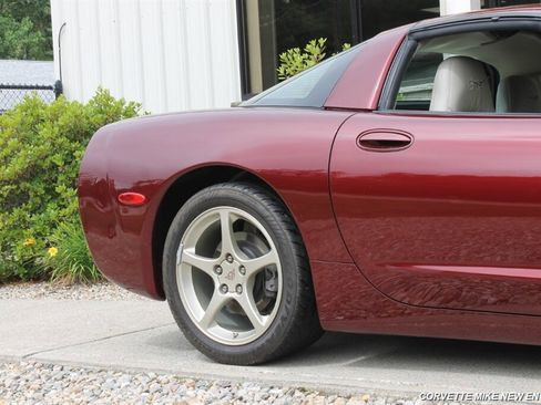 Used 2003 Chevrolet Corvette 50th Anniversary Edition w/ Preferred Equipment Group image 24