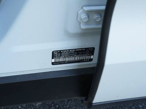 Used 2024 Mitsubishi Outlander ES FWD image 36
