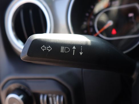 Used 2019 Jeep Wrangler Unlimited Sahara AWD/4WD image 32