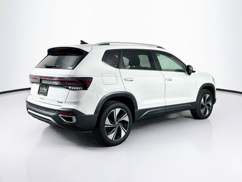 Used 2025 Volkswagen Taos SE AWD/4WD image 9