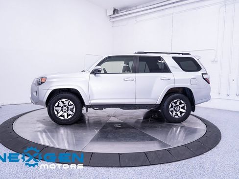 Used 2019 Toyota 4Runner TRD Off-Road Premium AWD/4WD image 30