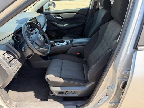 Used 2025 Nissan Rogue SV FWD image 29