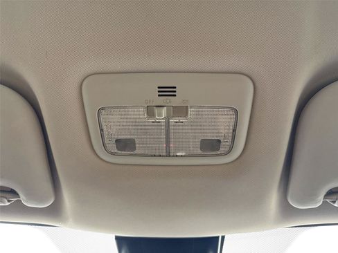 Used 2017 Toyota Corolla SE FWD image 6
