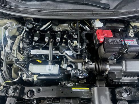 Used 2025 Nissan Versa SV FWD image 31