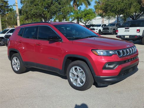 New 2025 Jeep Compass Latitude image 2