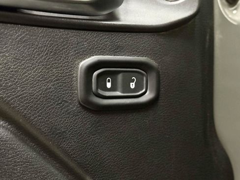 Used 2019 Jeep Wrangler Unlimited Rubicon w/ Steel Bumper Group AWD/4WD image 11