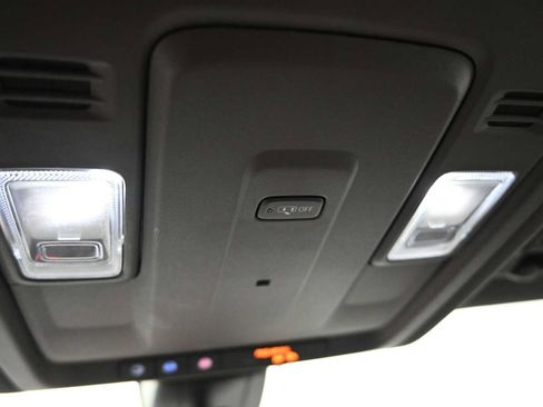 Used 2022 Chevrolet Suburban LS AWD/4WD image 17