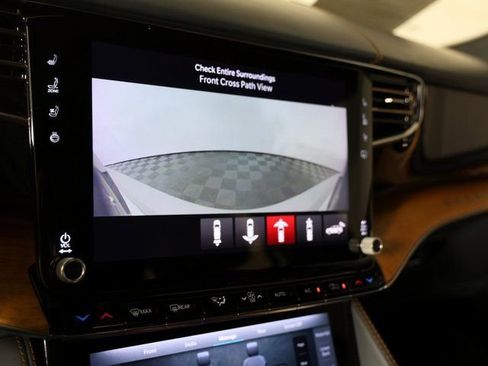 Used 2022 Jeep Grand Wagoneer Series III image 20