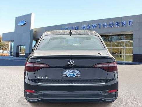 Used 2023 Volkswagen Jetta Sport image 5