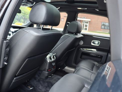 Used 2012 Rolls-Royce Ghost RWD image 18