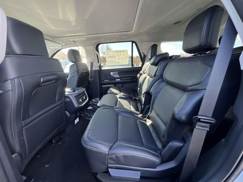 New 2025 Ford Expedition Platinum w/ Driver's Package image 25
