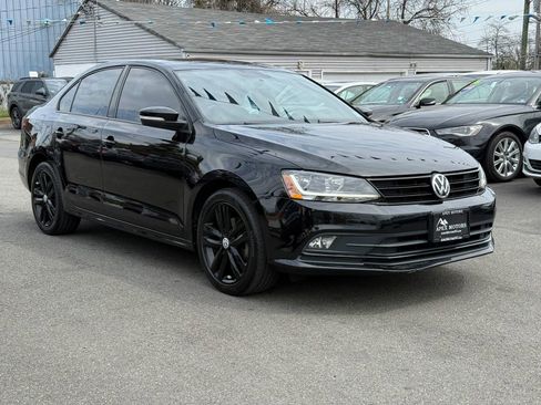Used 2018 Volkswagen Jetta Sport image 2