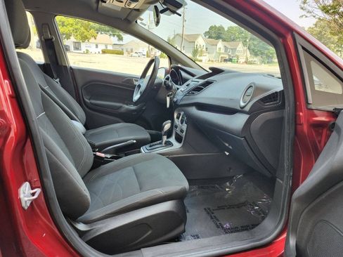 Used 2014 Ford Fiesta SE w/ Comfort Package FWD image 6