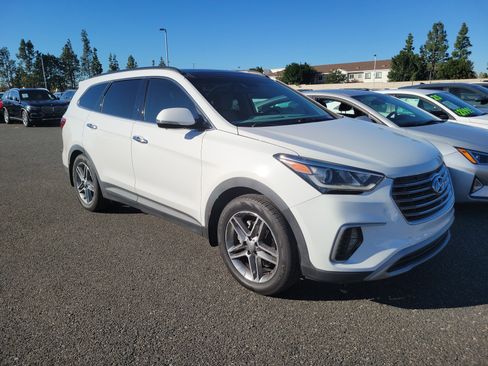 Used 2018 Hyundai Santa Fe SE w/ Cargo Package image 2