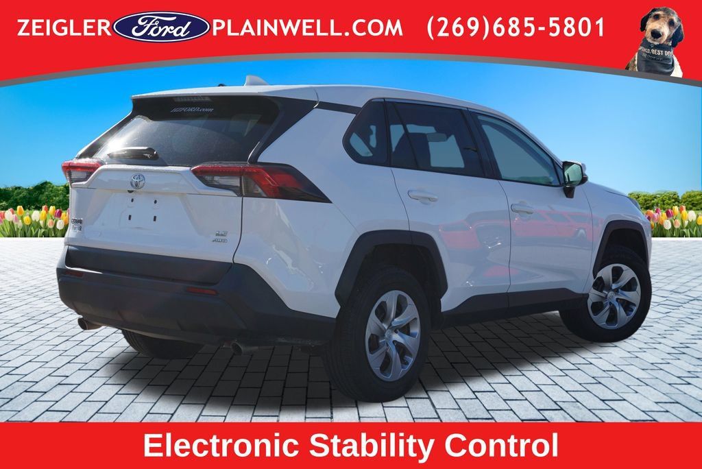 Used 2022 Toyota RAV4 LE AWD/4WD image 5