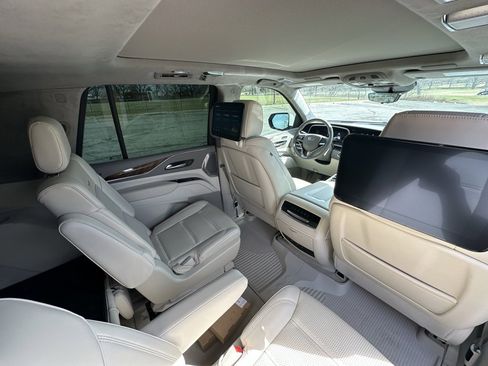 Certified 2023 Cadillac Escalade Premium Luxury Platinum image 18