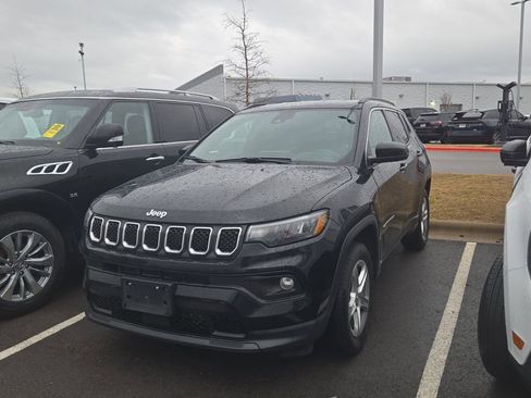 Used 2024 Jeep Compass Latitude image 1
