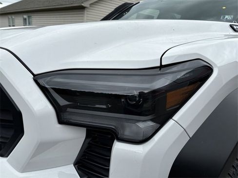 Certified 2025 Toyota Tacoma Trailhunter image 9