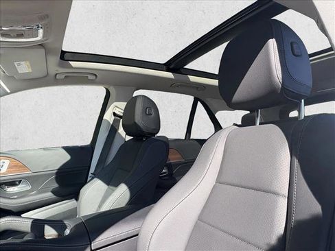Used 2025 Mercedes-Benz GLE 350 4MATIC image 11