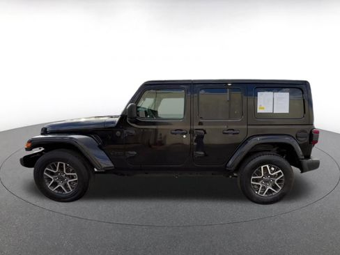 Used 2025 Jeep Wrangler Sahara image 9