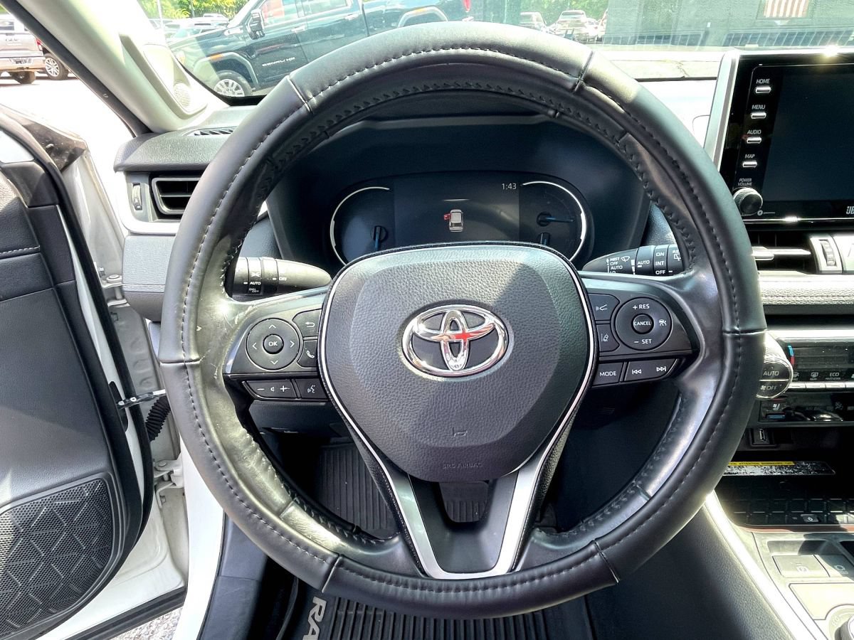 Used 2020 Toyota RAV4 Limited AWD/4WD image 11