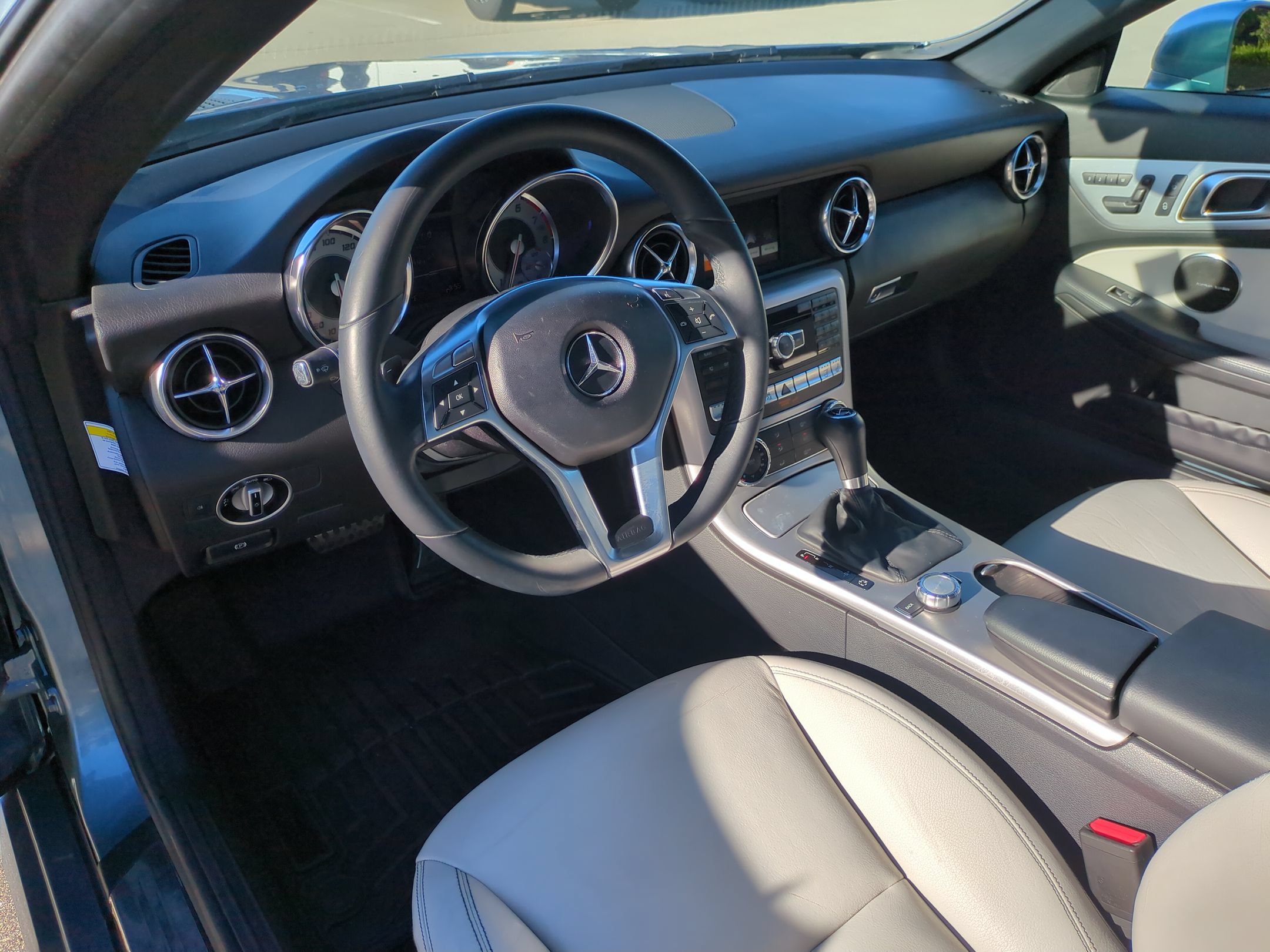 Used 2013 Mercedes-Benz SLK 250 image 16