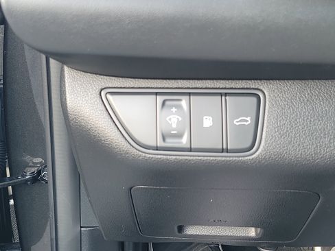 Certified 2025 Genesis G70 2.5T image 16