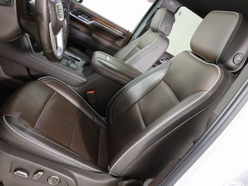 Used 2024 GMC Sierra 3500 Denali w/ Denali Reserve Package image 9