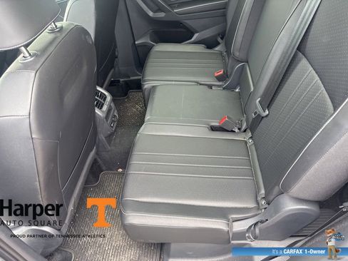 Used 2024 Volkswagen Tiguan SE w/ Panoramic Sunroof Package FWD image 10