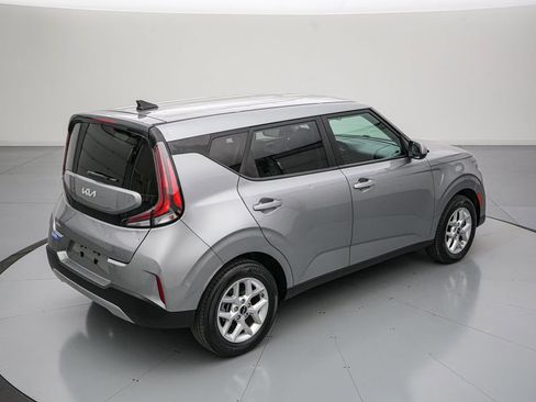 Used 2025 Kia Soul LX FWD image 5