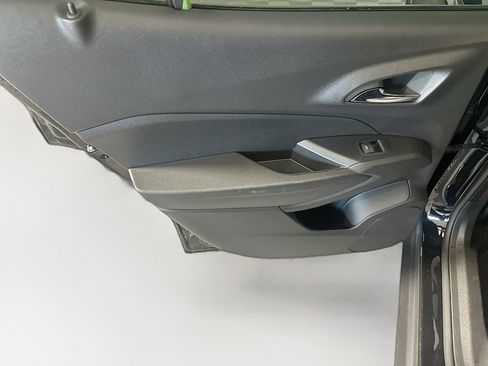 Used 2025 Chevrolet Trax LT image 25