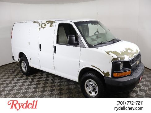 Used 2010 Chevrolet Express 3500 image 2