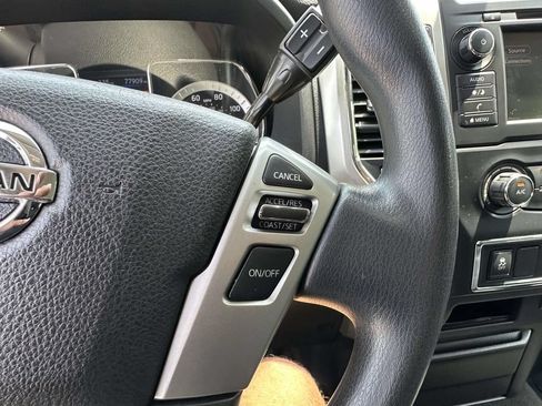 Used 2019 Nissan Titan SV AWD/4WD image 30