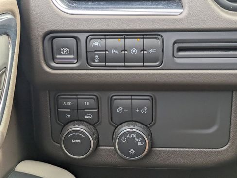 Used 2021 Chevrolet Tahoe LT w/ Luxury Package image 25