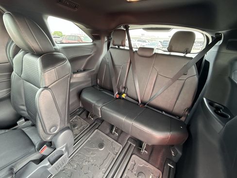 Certified 2025 Toyota Sienna XLE Woodland Edition AWD/4WD image 26